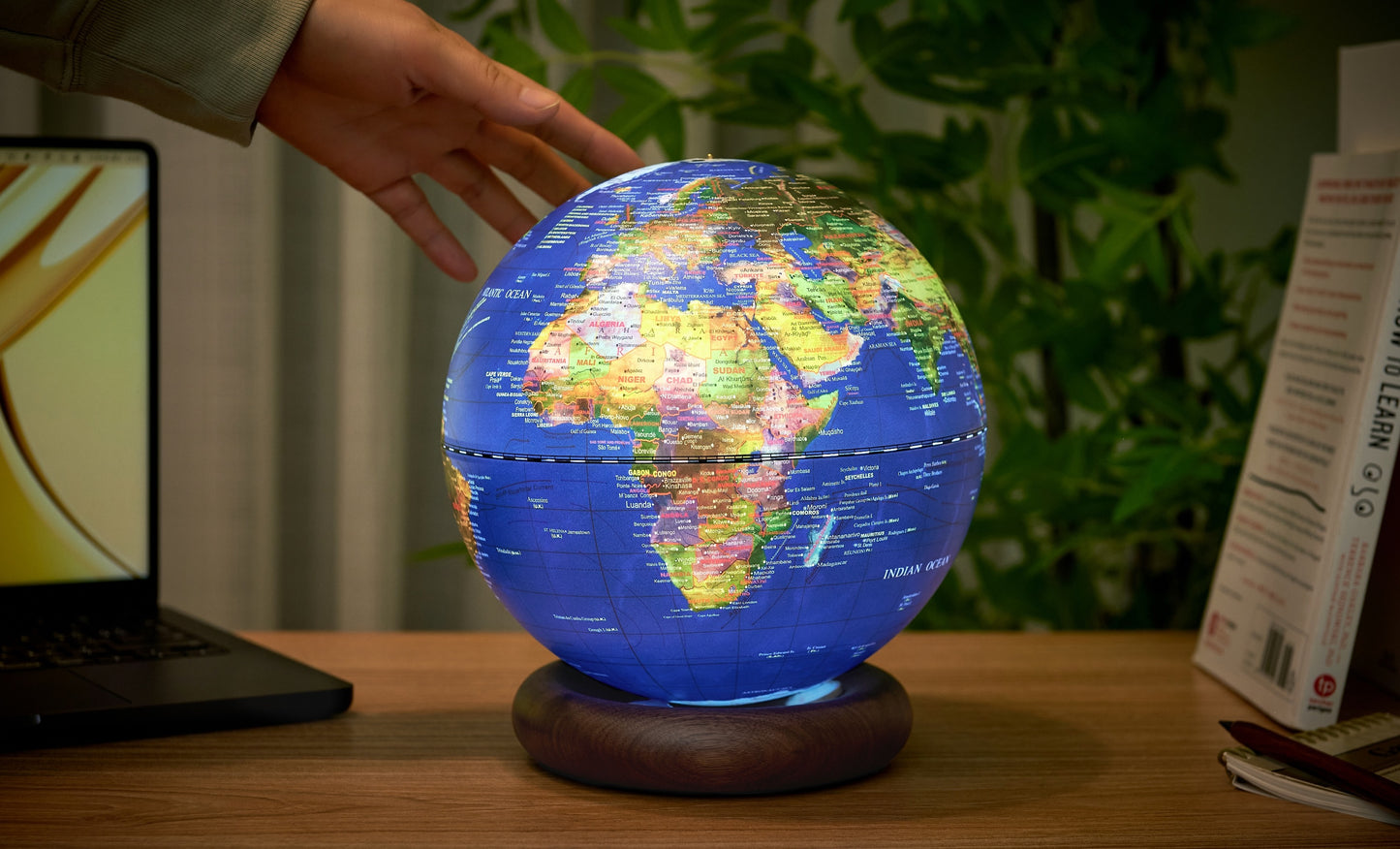 Gingko Design - AtlasGlobe Lamp - Leuchtglobus