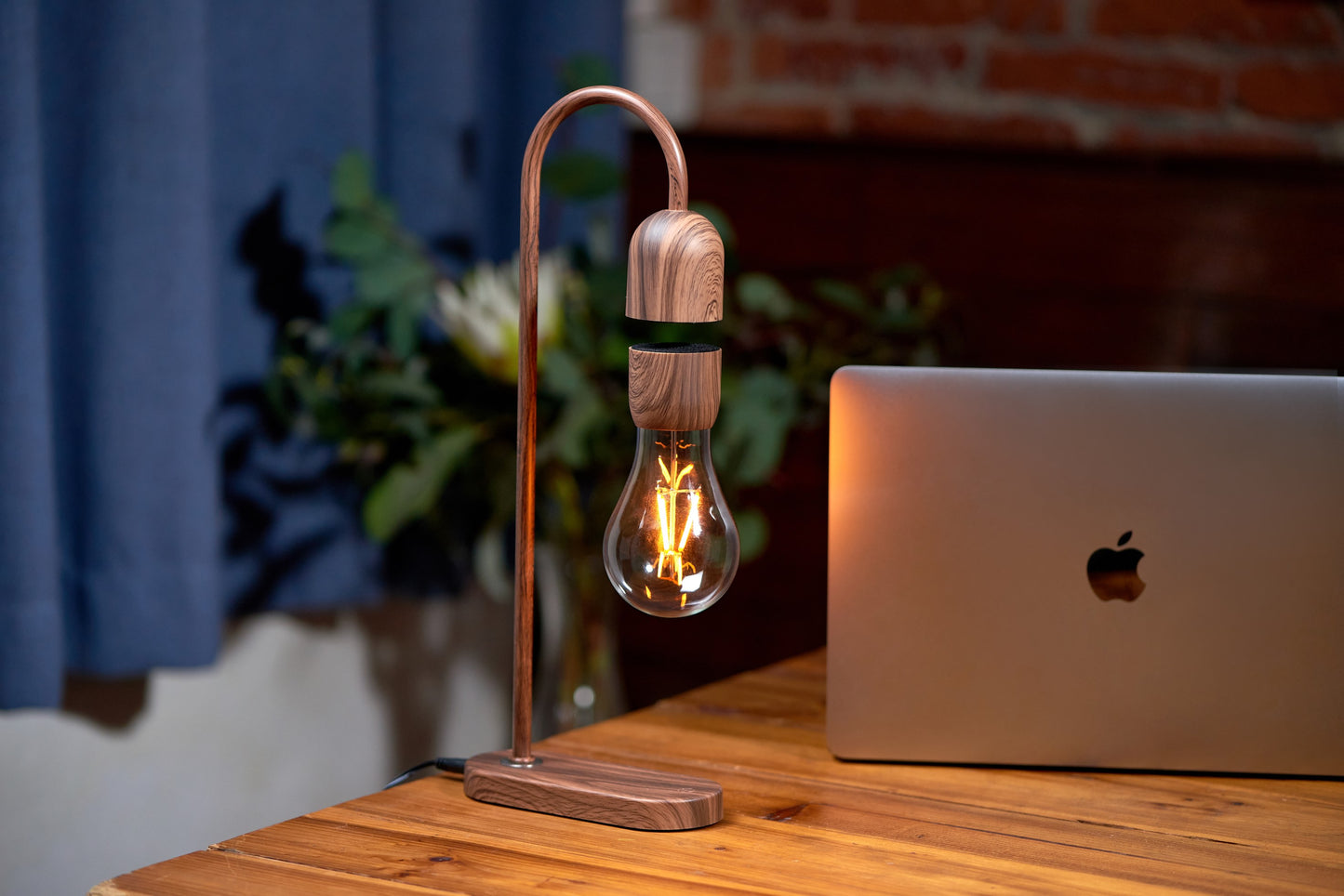 Gingko Design - Evaro Lightbulb lamp - Skulpturenhaftes Lichtobjekt